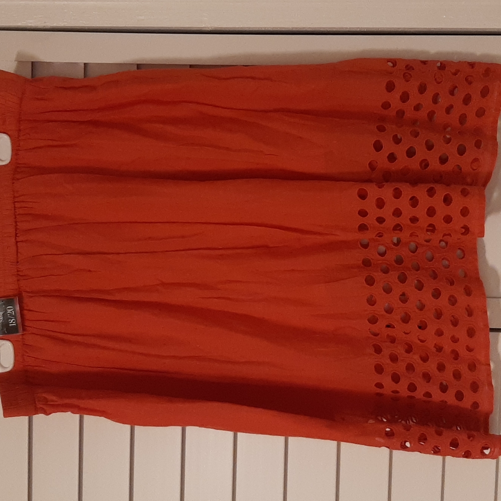 A beautiful coral orange skirt by Avenue. Size 18/20.